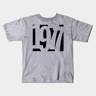 1977 Funky Overlapping Reverse Numbers for Light Backgrounds Kids T-Shirt